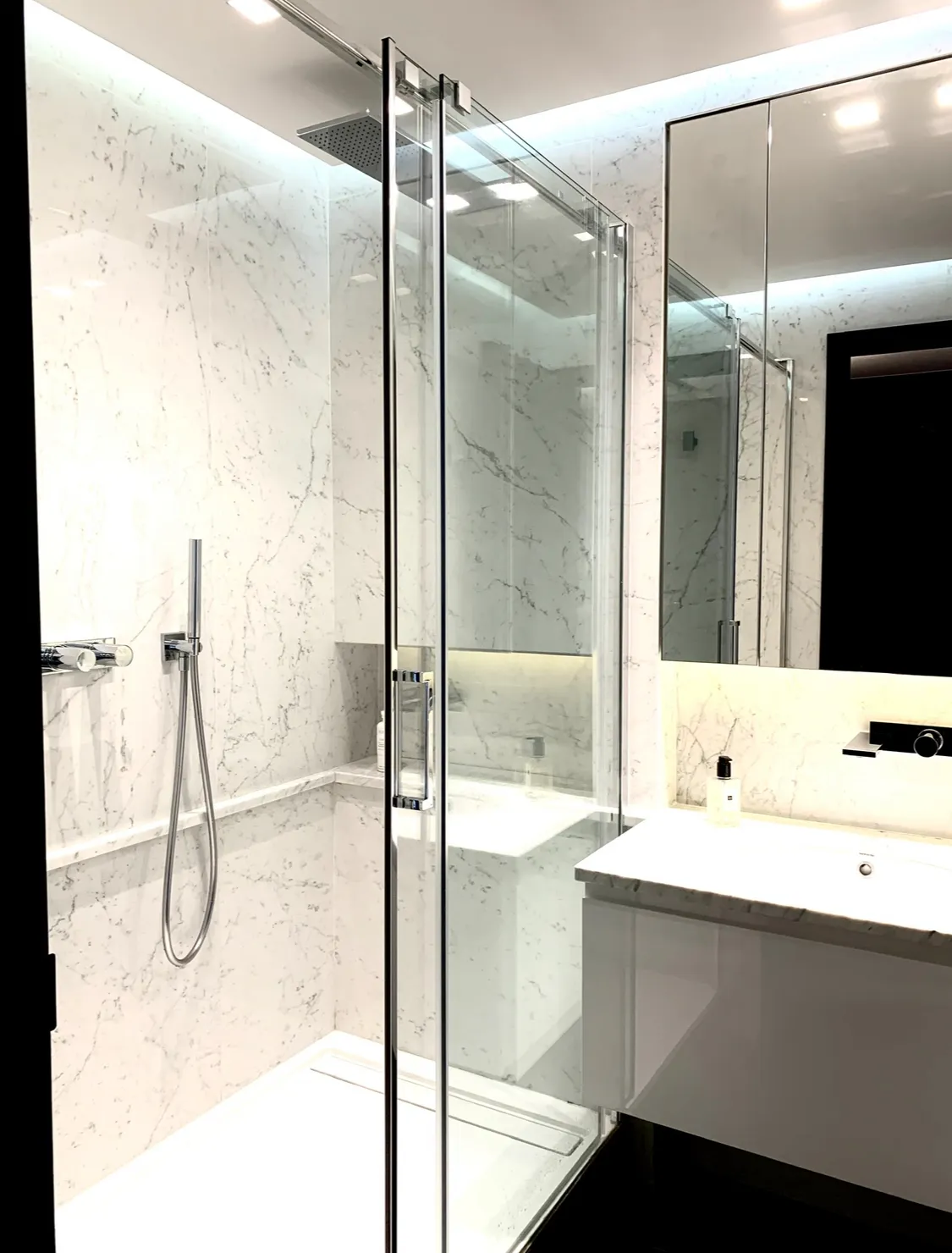 Rénovation de salle de bain moderne